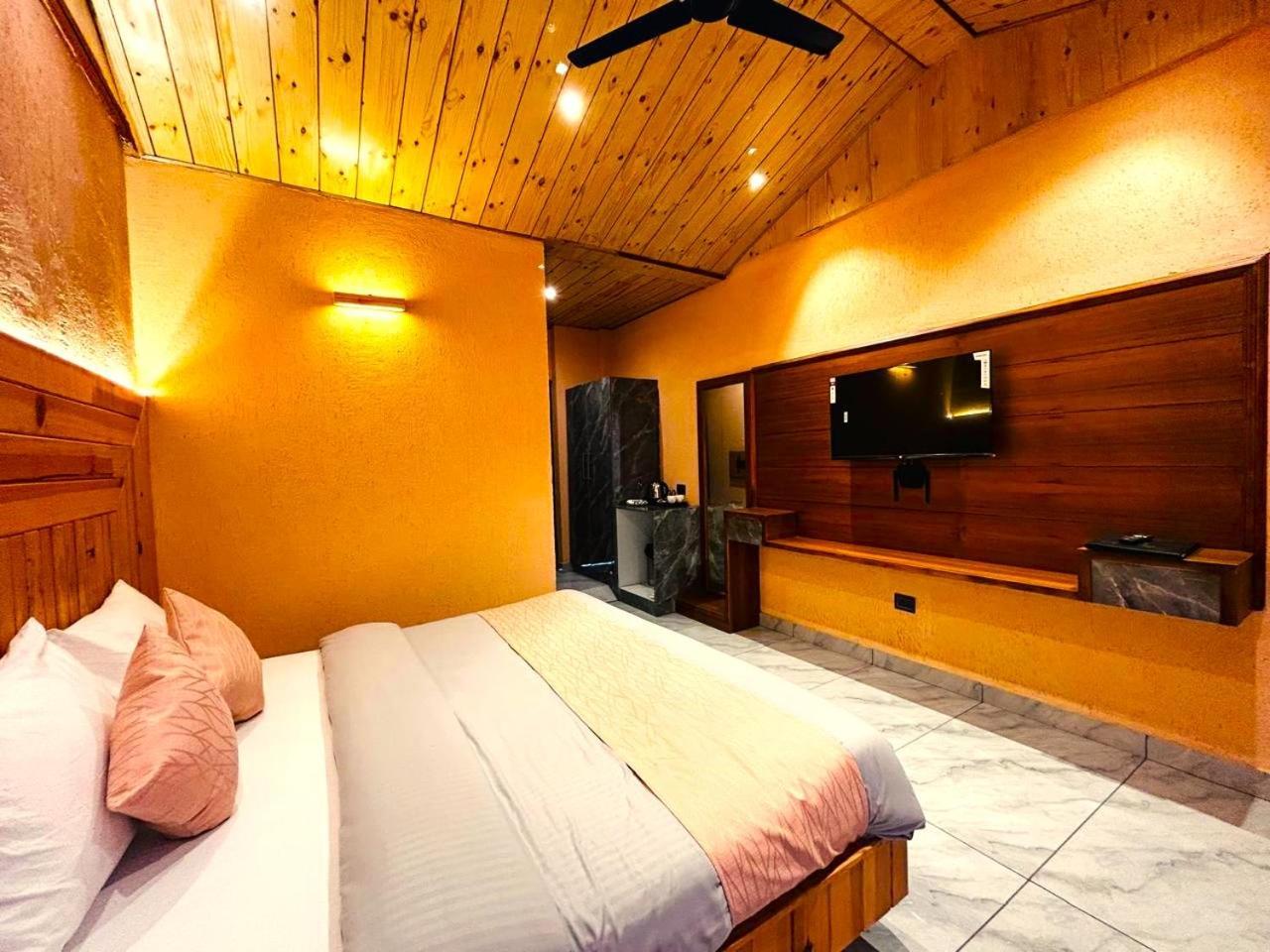 Living On The Edge A Luxury Stay Mussoorie Eksteriør bilde