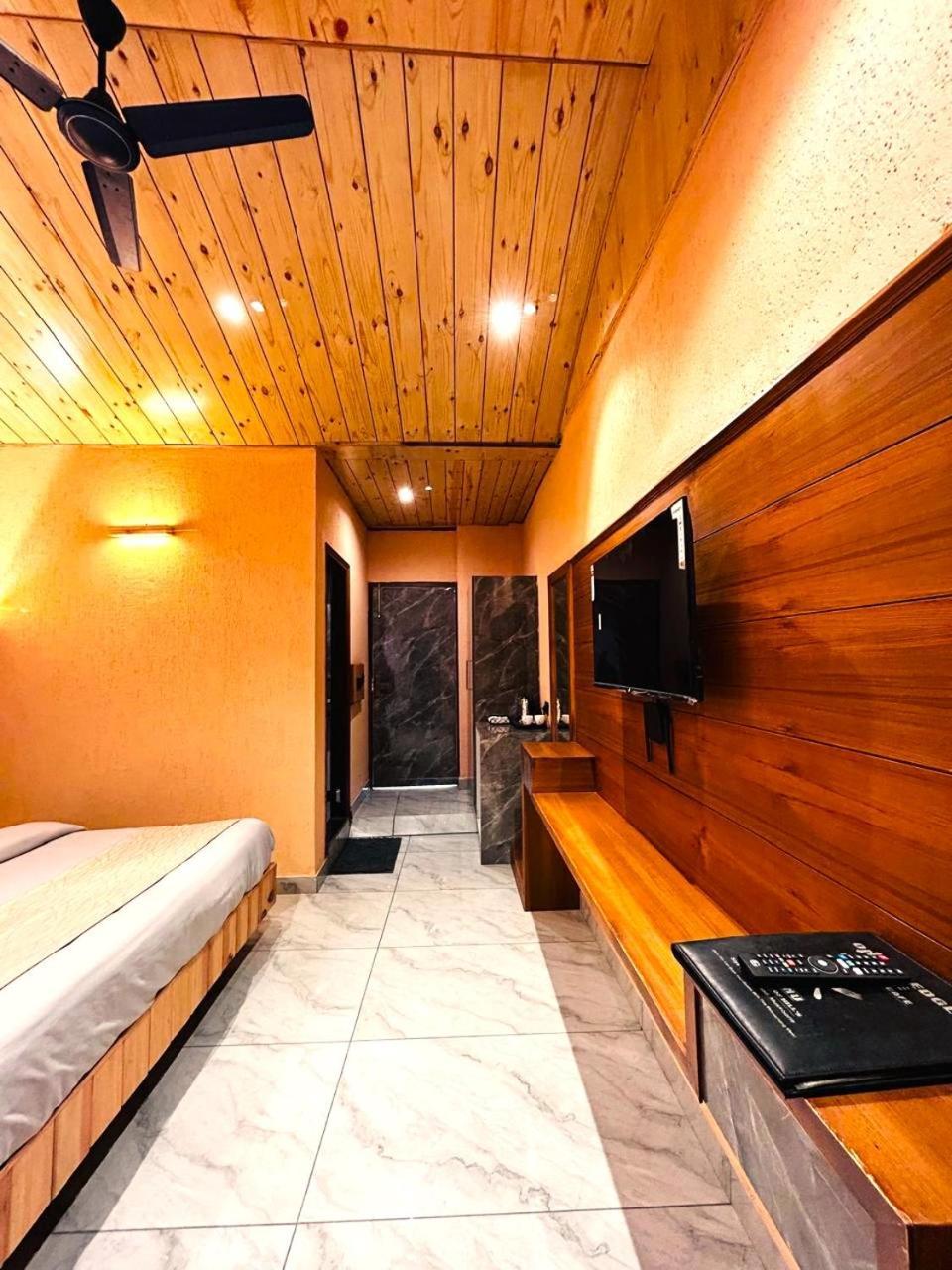 Living On The Edge A Luxury Stay Mussoorie Eksteriør bilde
