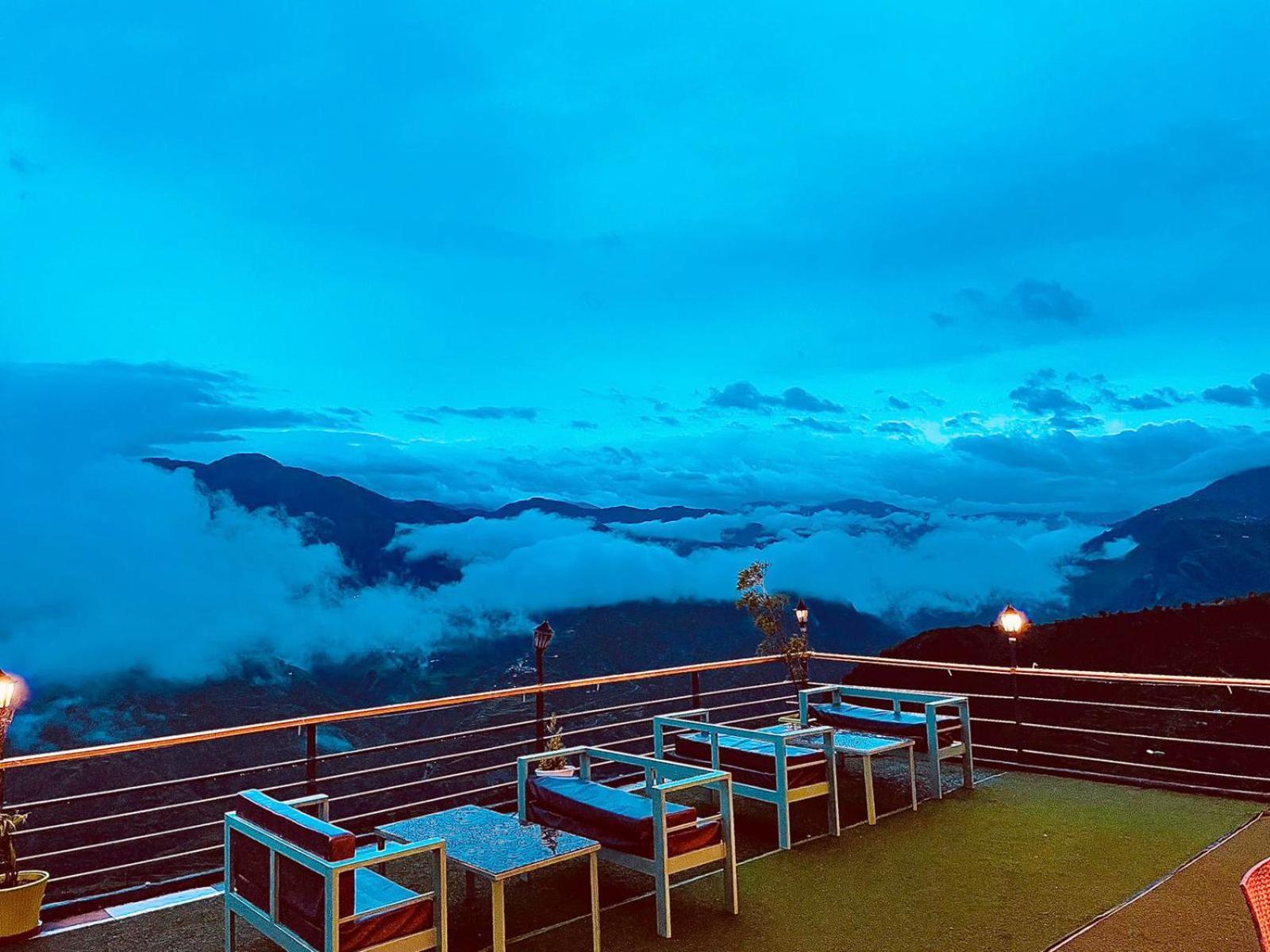 Living On The Edge A Luxury Stay Mussoorie Eksteriør bilde
