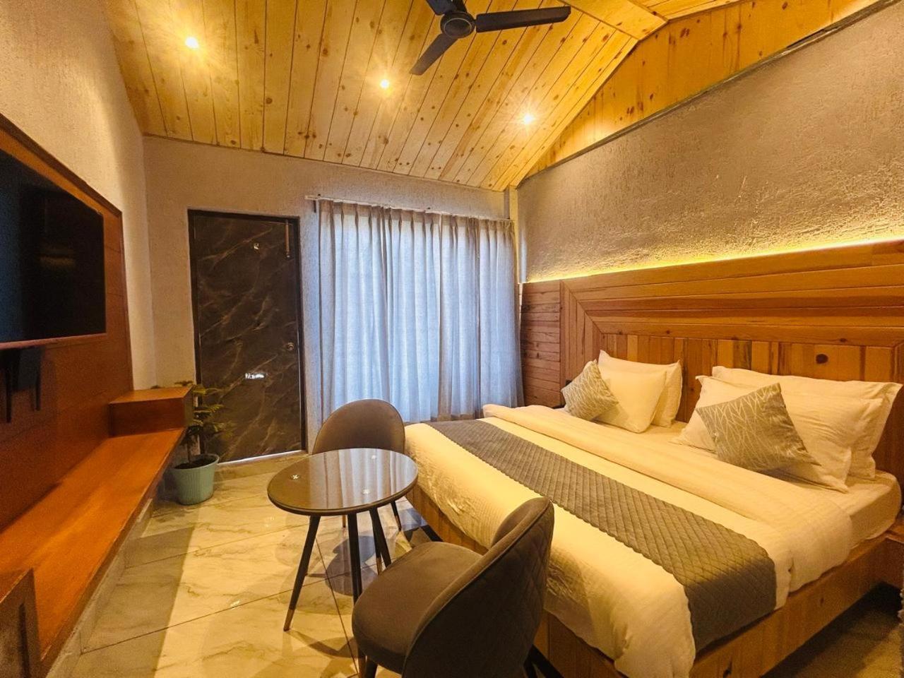 Living On The Edge A Luxury Stay Mussoorie Eksteriør bilde
