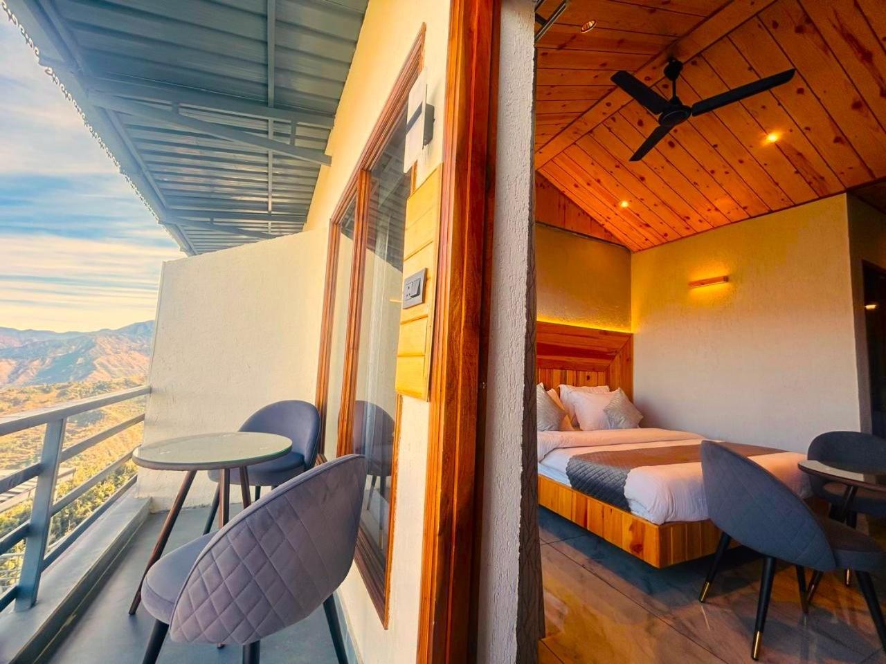 Living On The Edge A Luxury Stay Mussoorie Eksteriør bilde