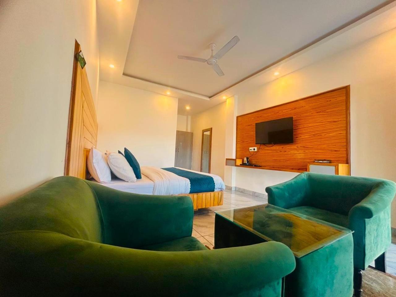 Living On The Edge A Luxury Stay Mussoorie Eksteriør bilde