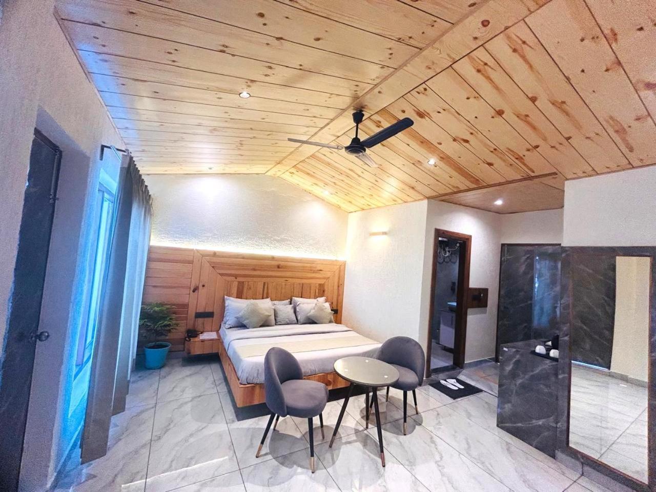 Living On The Edge A Luxury Stay Mussoorie Eksteriør bilde