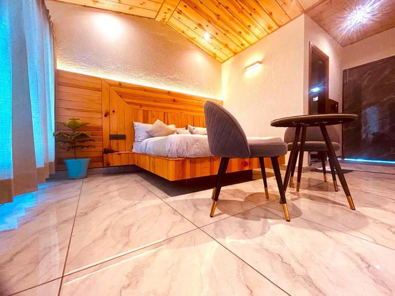 Living On The Edge A Luxury Stay Mussoorie Eksteriør bilde
