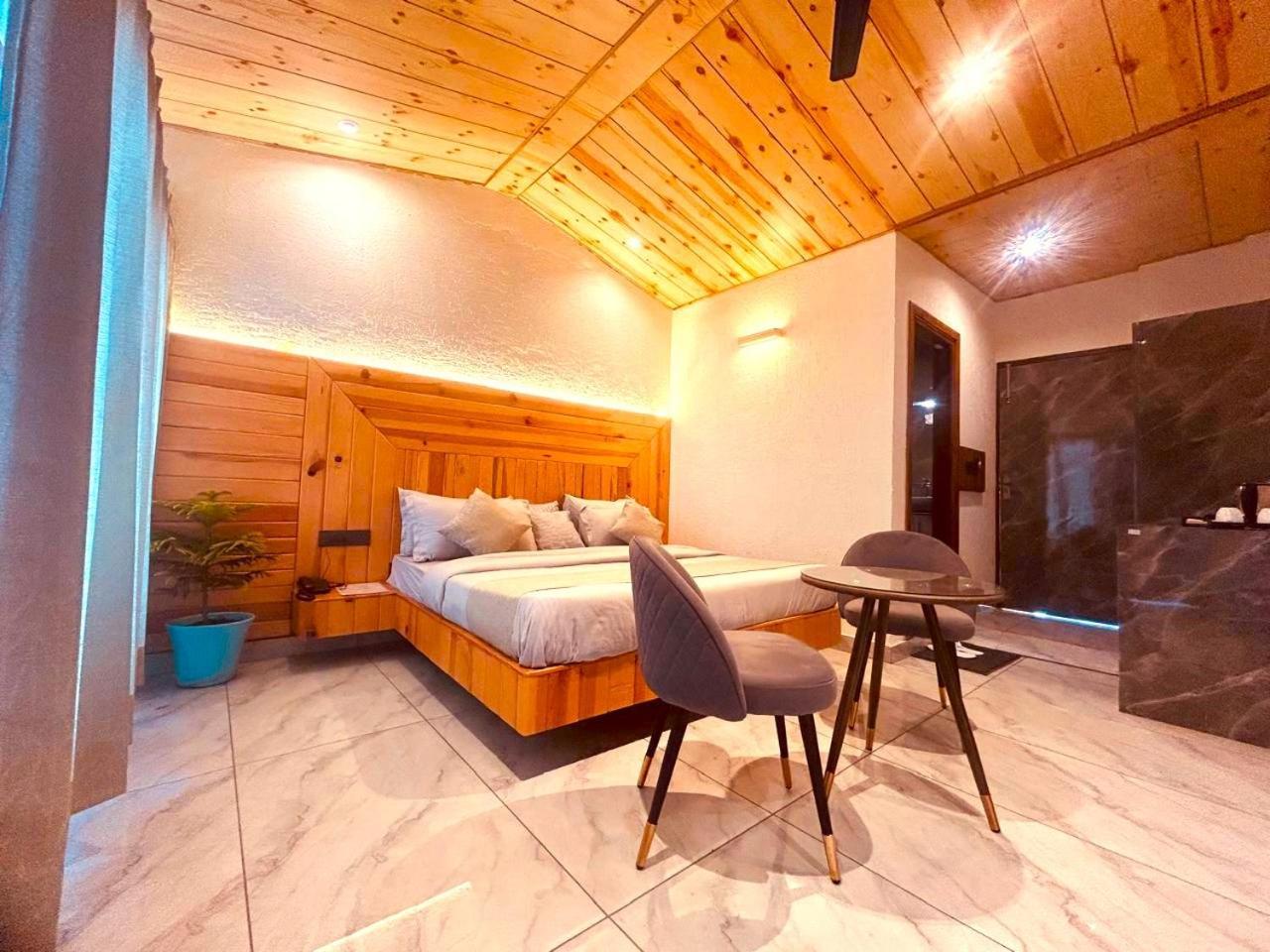 Living On The Edge A Luxury Stay Mussoorie Eksteriør bilde