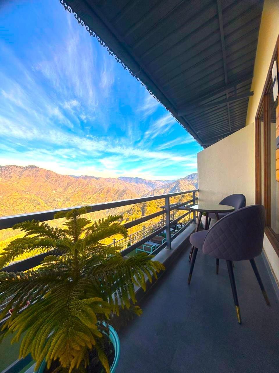 Living On The Edge A Luxury Stay Mussoorie Eksteriør bilde